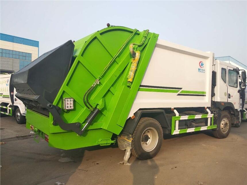廣東省南雄市無(wú)泄漏專(zhuān)用垃圾車(chē)詳細(xì)配置解析